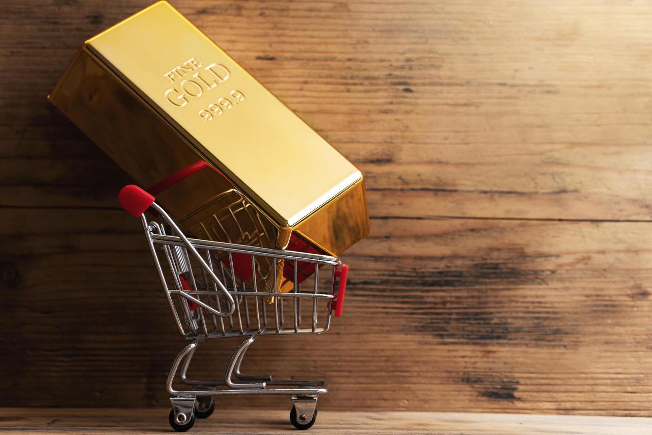 Is Investing in 1-Ounce Gold Bars a Smart Move as Prices Surge?